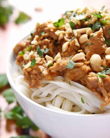 cropped-Slow-Cooker-Pad-Thai-Chicken-with-Peanut-Sauce-Crock-Pot-Recipe-by-Five-Heart-Home_700pxBowl.jpg