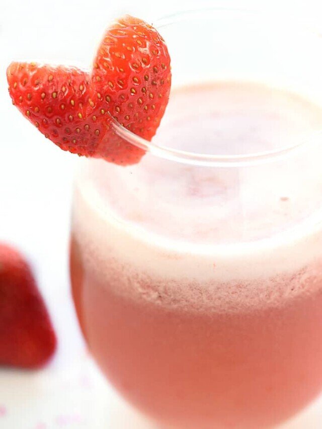 SPARKLING STRAWBERRY FLOATS