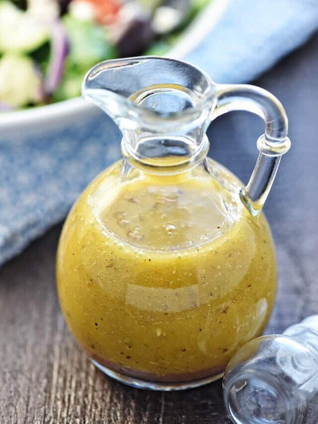 How to Make Homemade Greek Salad Dressing