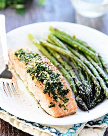 Baked Salmon with Garlic & Parsley ~ a flavorful, delicious recipe that comes together in a flash, perfect for impressing company or as a go-to weeknight dinner! | FiveHeartHome.com