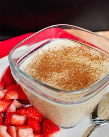 Quinao Pudding garnished with cinnamon.