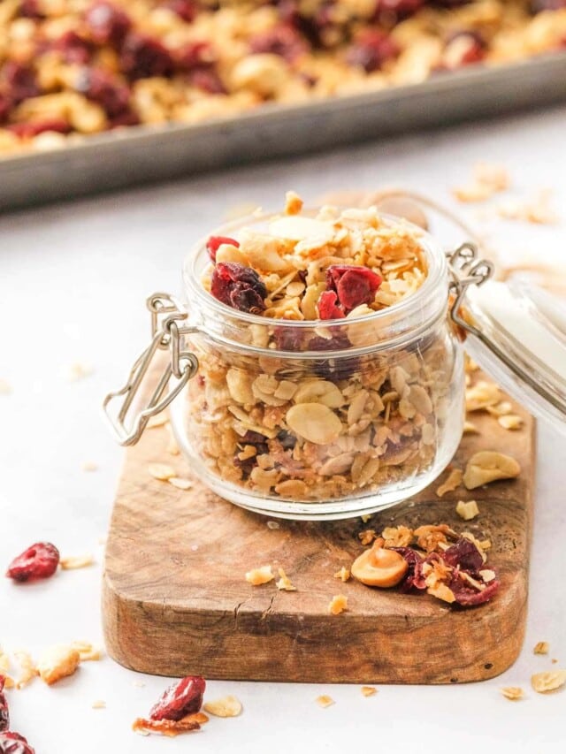 Homemade Granola Recipe (EASY + Customizable!)